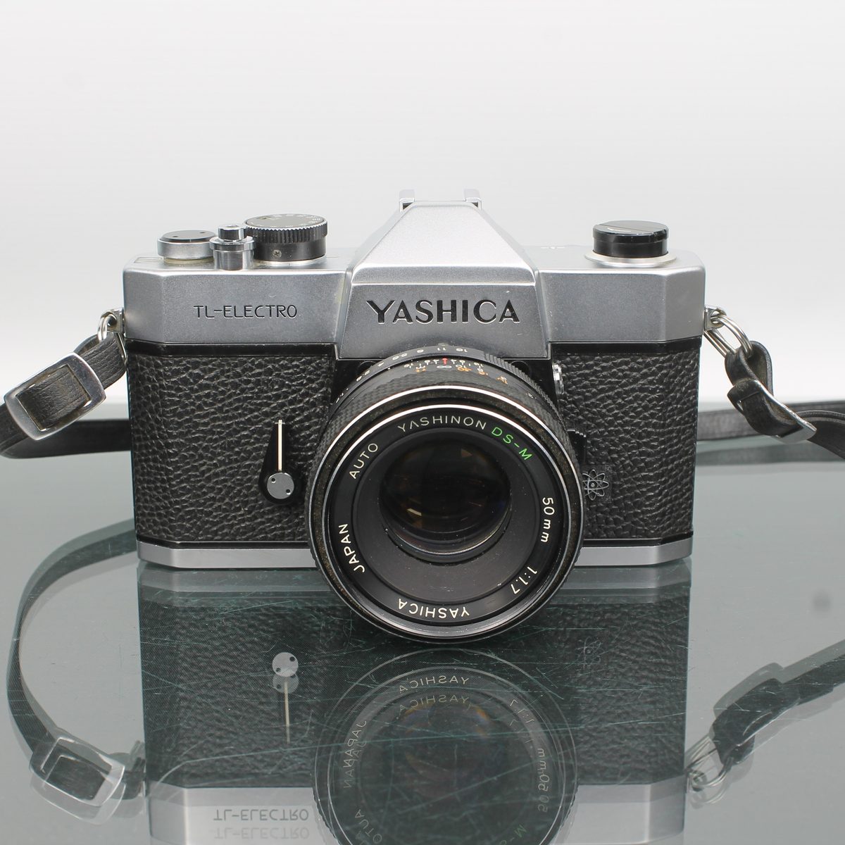 Yashica TL-Electro + Auto Yashinon DS-M 50mm f/1.7