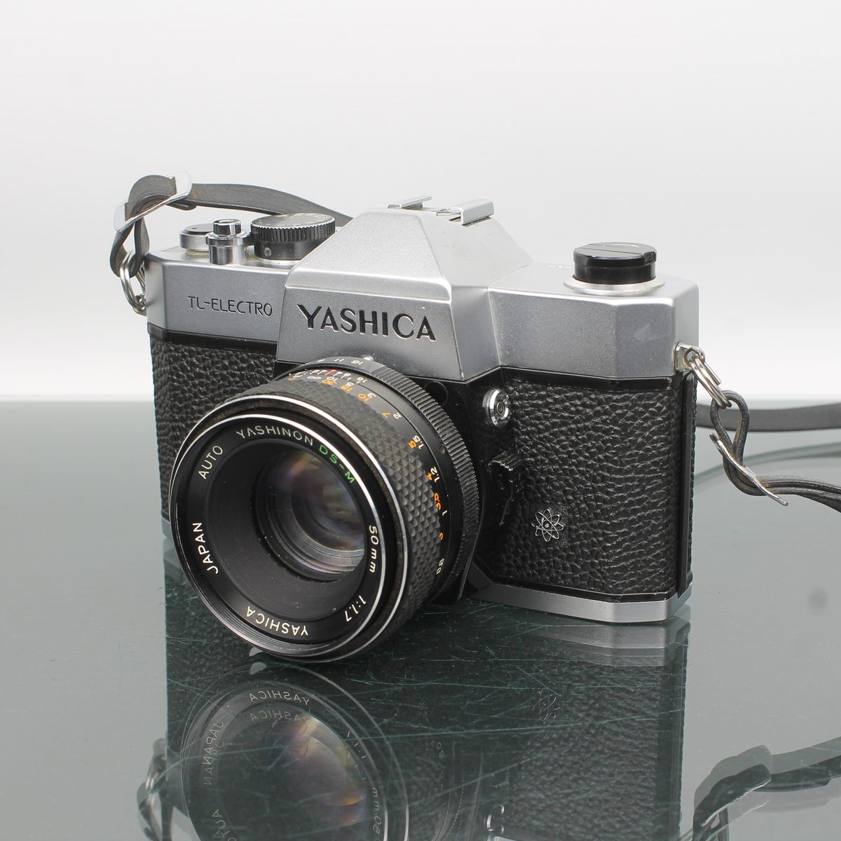 Yashica TL-Electro + Auto Yashinon DS-M 50mm f/1.7