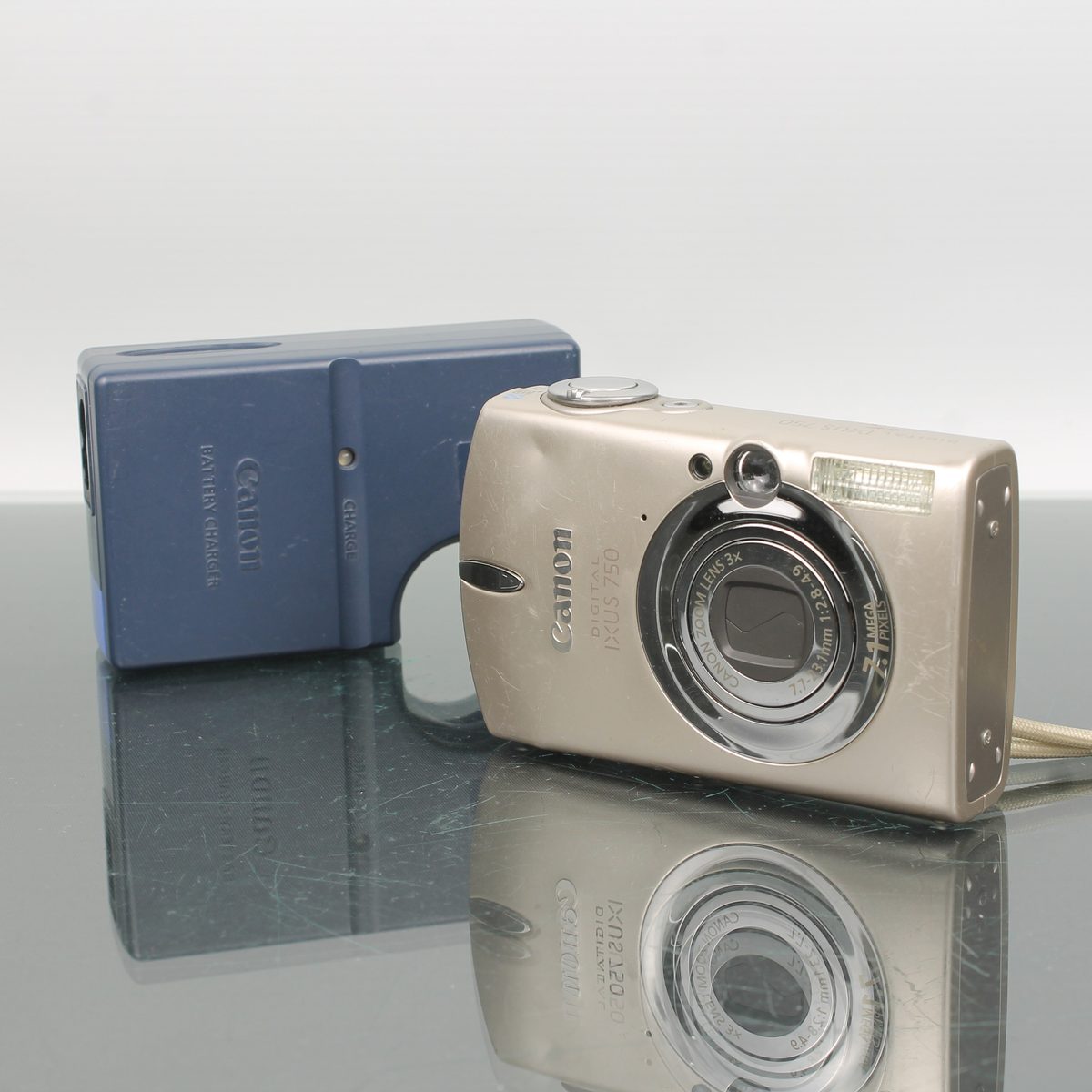 Canon Digital IXUS 750