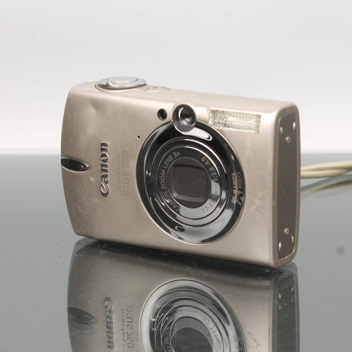 Canon Digital IXUS 750