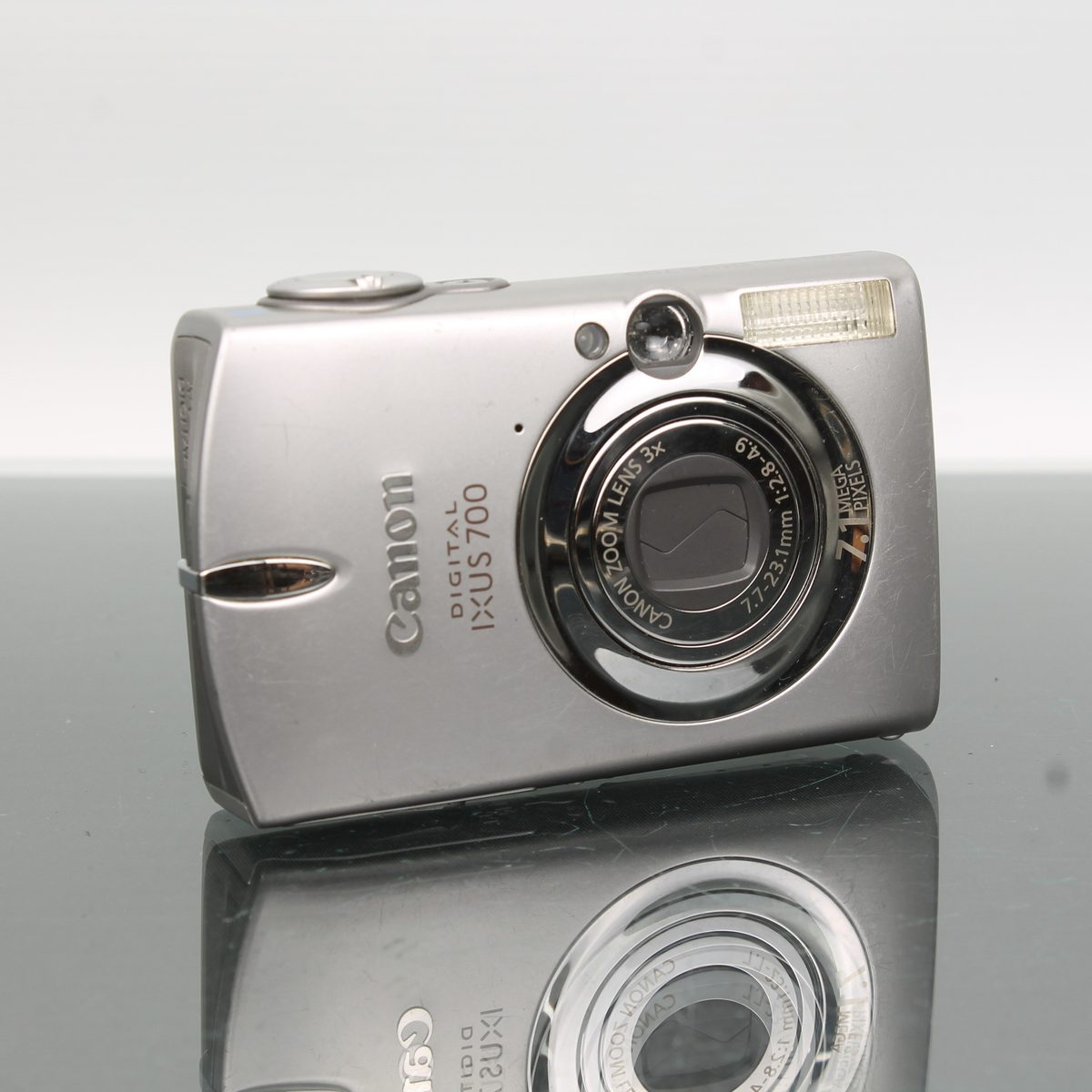 Canon DIGITAL IXUS 700