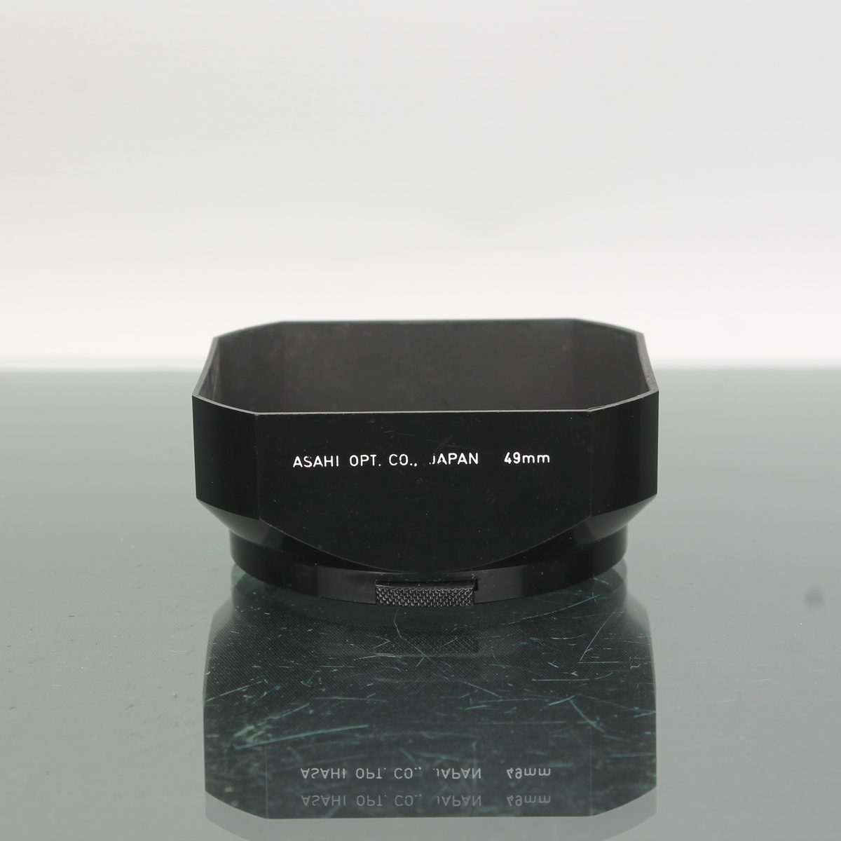 Asahi Opt Standard lens 1:1.4-1.7 50mm lens hood