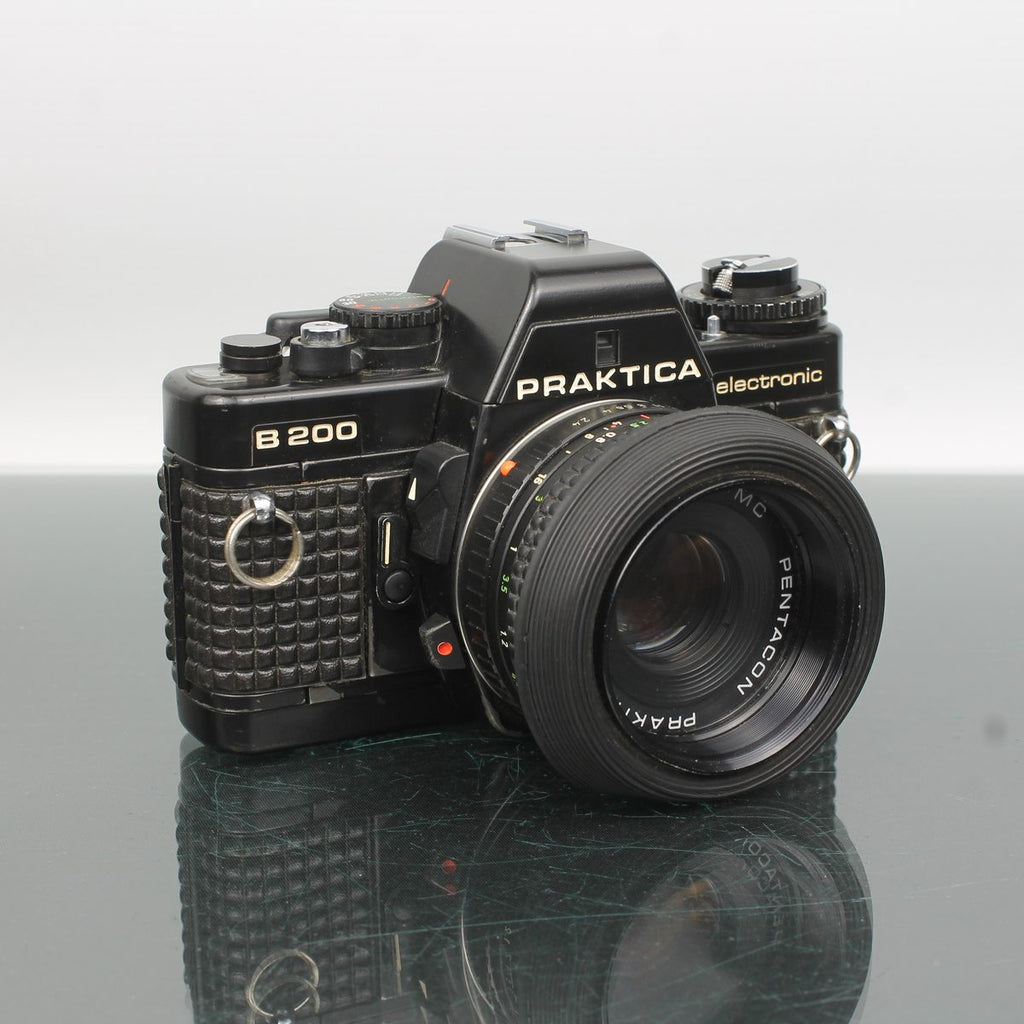 Praktica B200 + Pentacon 50mm f/2.4 + 28mm f/2.8