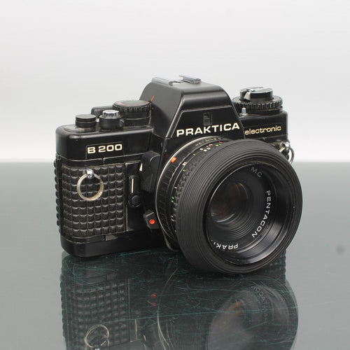 Praktica B200 + Pentacon 50mm f/2.4 + 28mm f/2.8