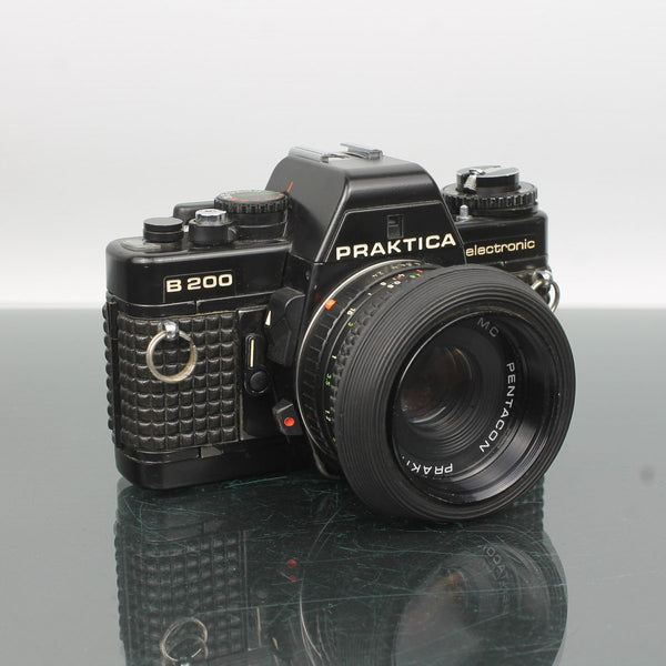 Praktica B200 + Pentacon 50mm f/2.4 + 28mm f/2.8