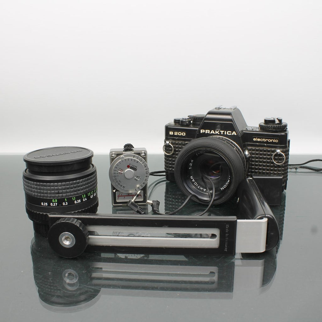Praktica B200 + Pentacon 50mm f/2.4 + 28mm f/2.8