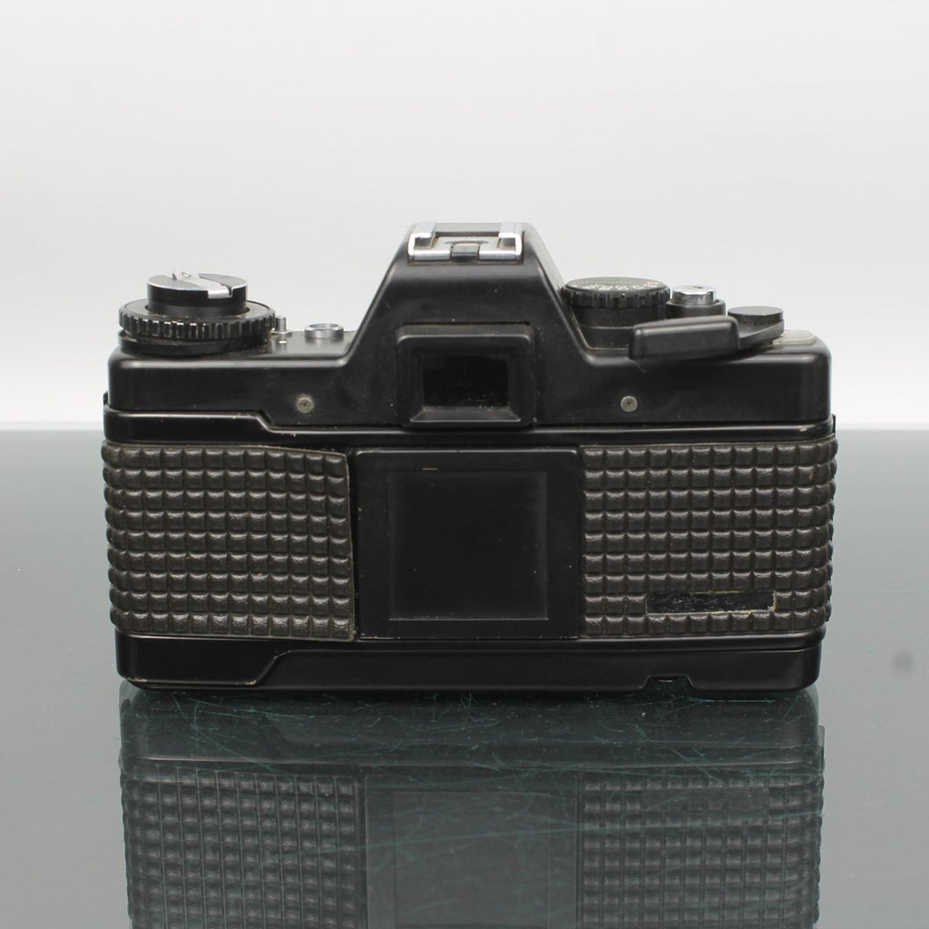 Praktica B200 + Pentacon 50mm f/2.4 + 28mm f/2.8