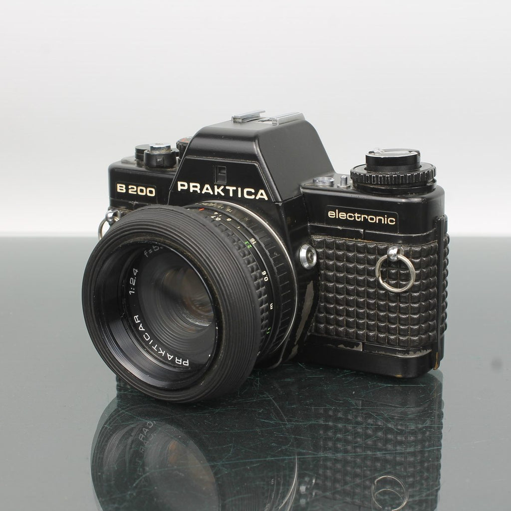 Praktica B200 + Pentacon 50mm f/2.4 + 28mm f/2.8