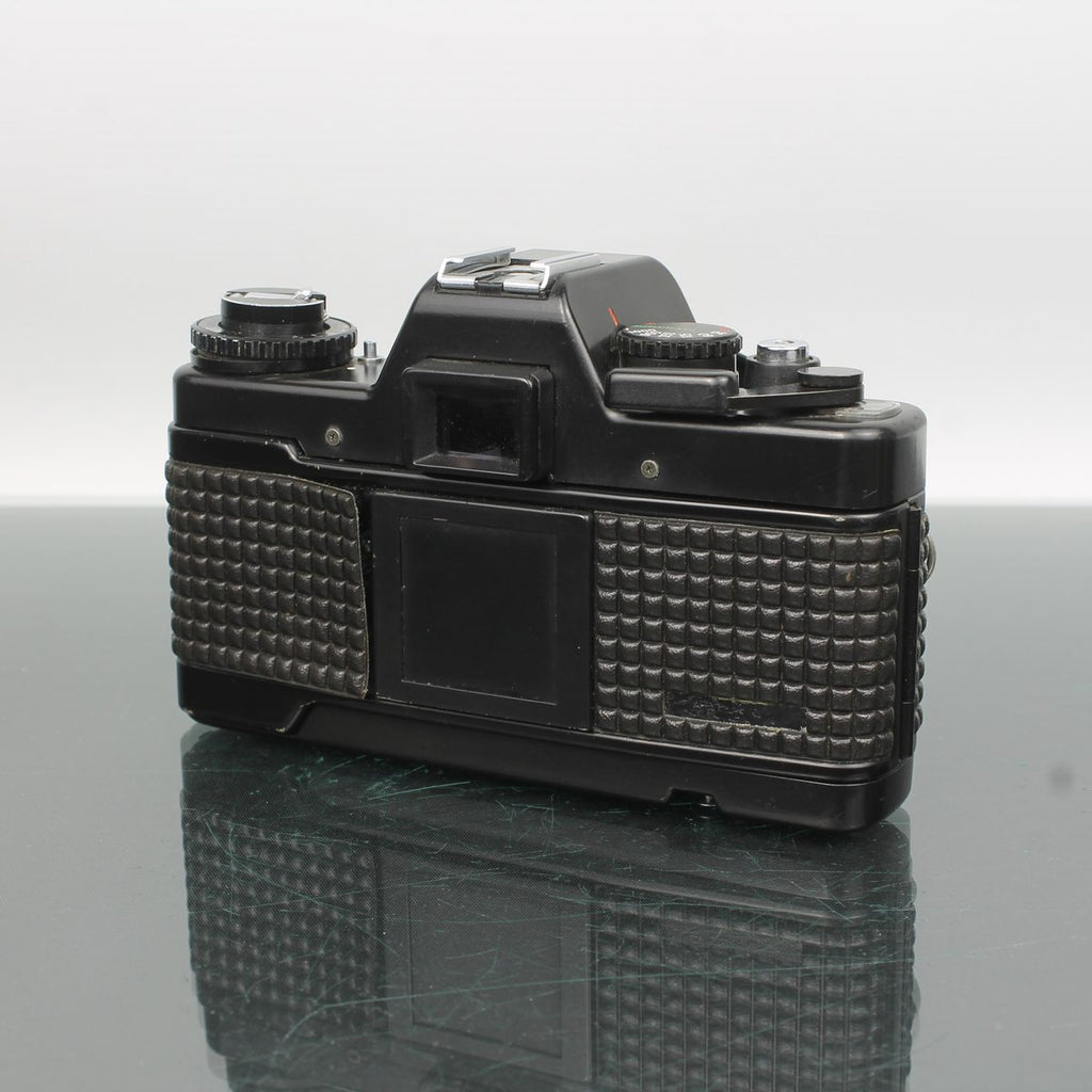Praktica B200 + Pentacon 50mm f/2.4 + 28mm f/2.8