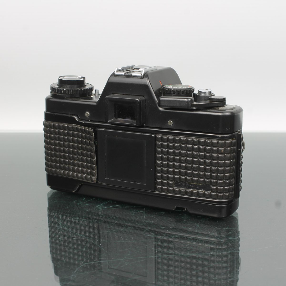 Praktica B200 + Pentacon 50mm f/2.4 + 28mm f/2.8