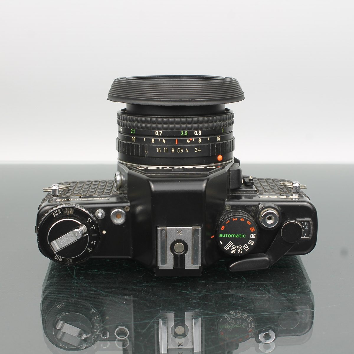 Praktica B200 + Pentacon 50mm f/2.4 + 28mm f/2.8