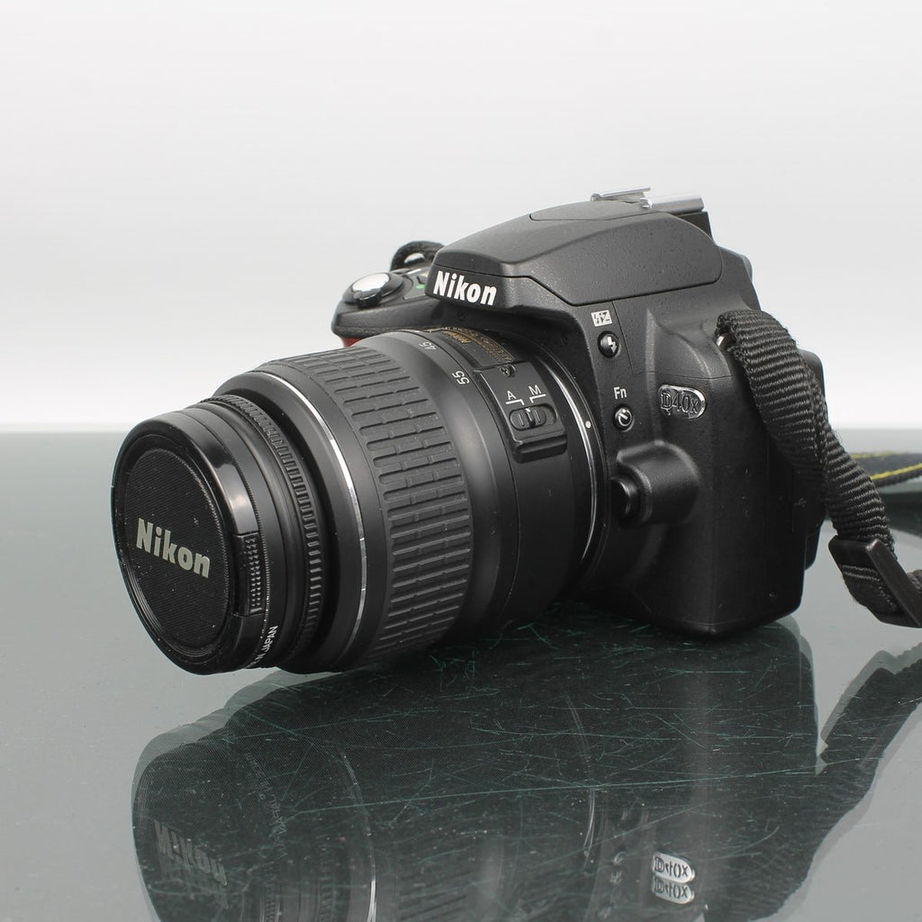 Nikon D40x + AF-S DX Nikkor ED 18-55mm f/3.5-5.6G II
