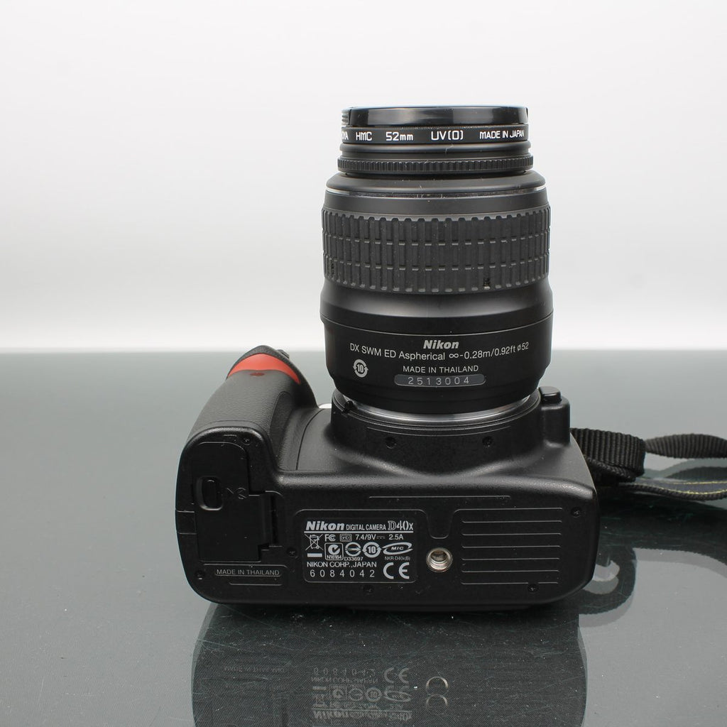 Nikon D40x + AF-S DX Nikkor ED 18-55mm f/3.5-5.6G II