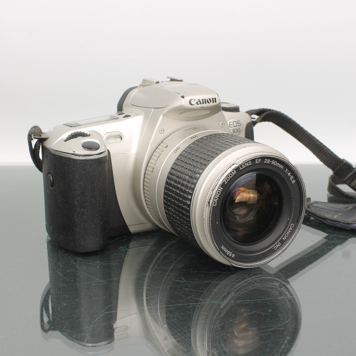 Canon EOS 300 + 28-90mm f/4-5.6