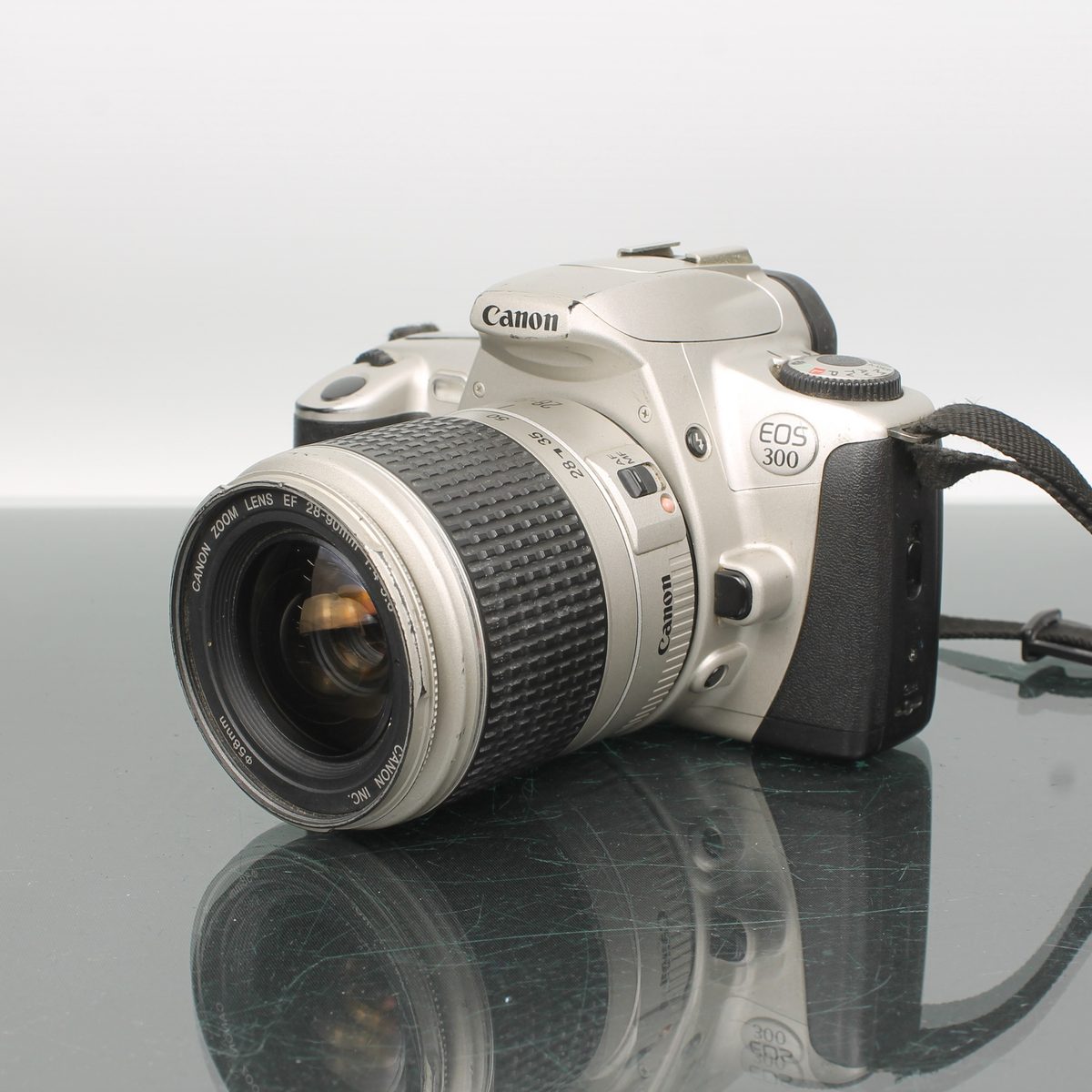 Canon EOS 300 + 28-90mm f/4-5.6