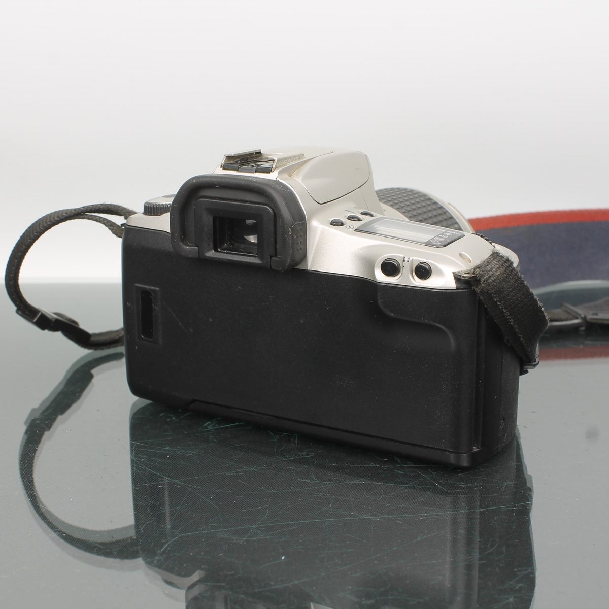 Canon EOS 300 + 28-90mm f/4-5.6