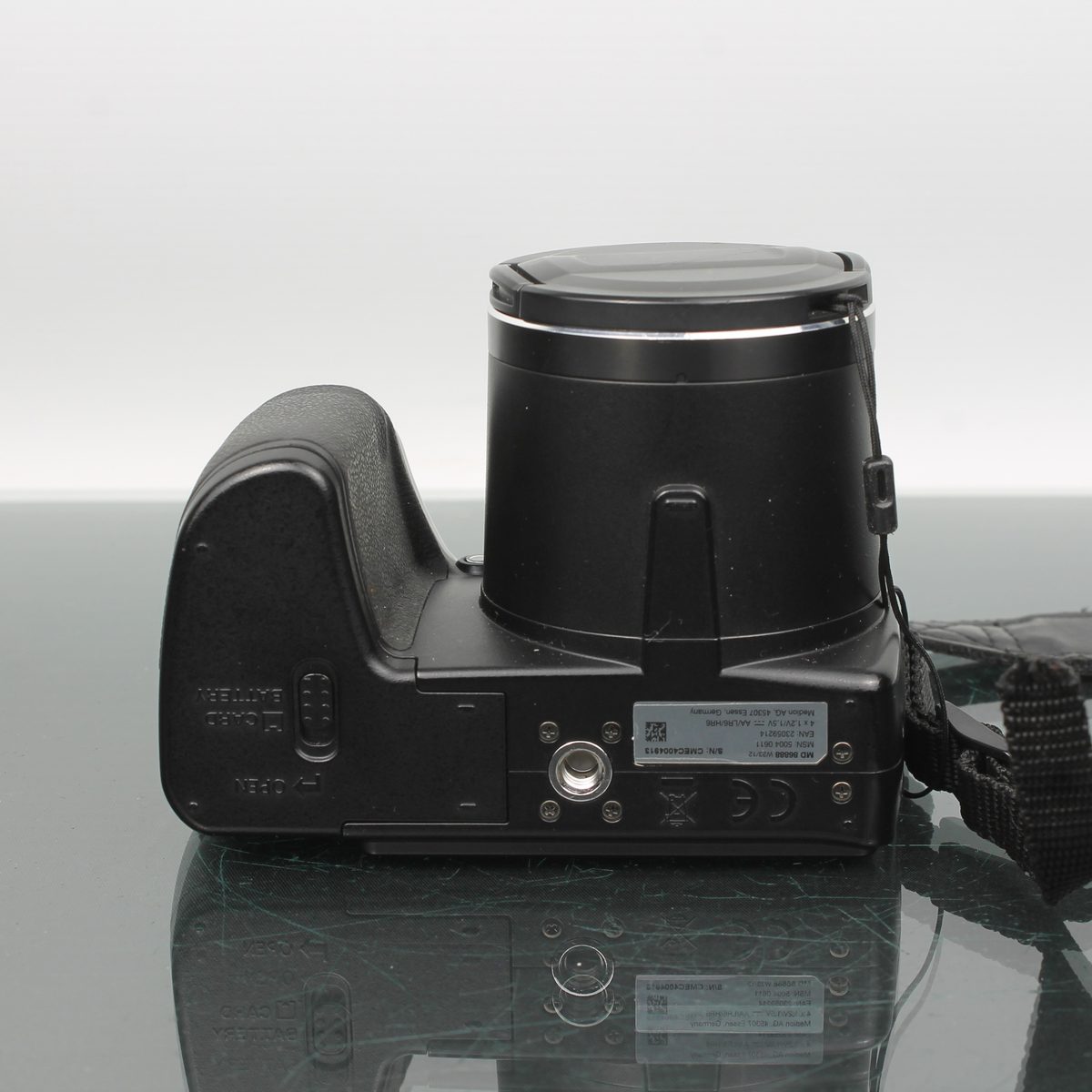Medion MD 86888 Digital Bridge Camera with 21x Zoom – Dutch|Thrift