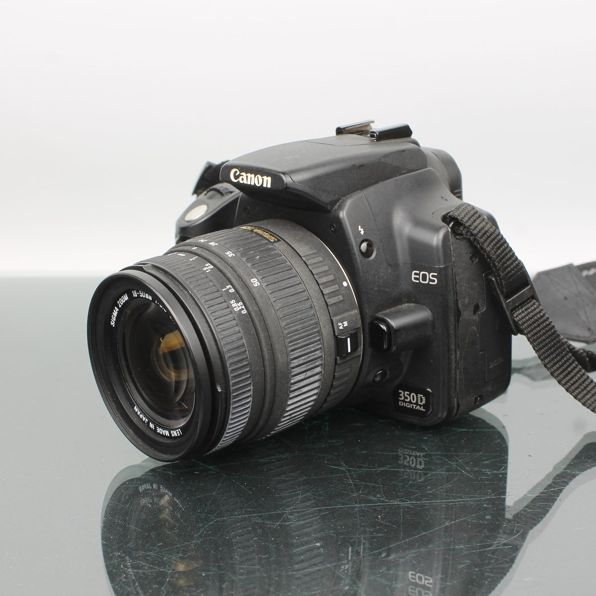Canon EOS 350D + 18-50mm f/3.5-5.6 DC