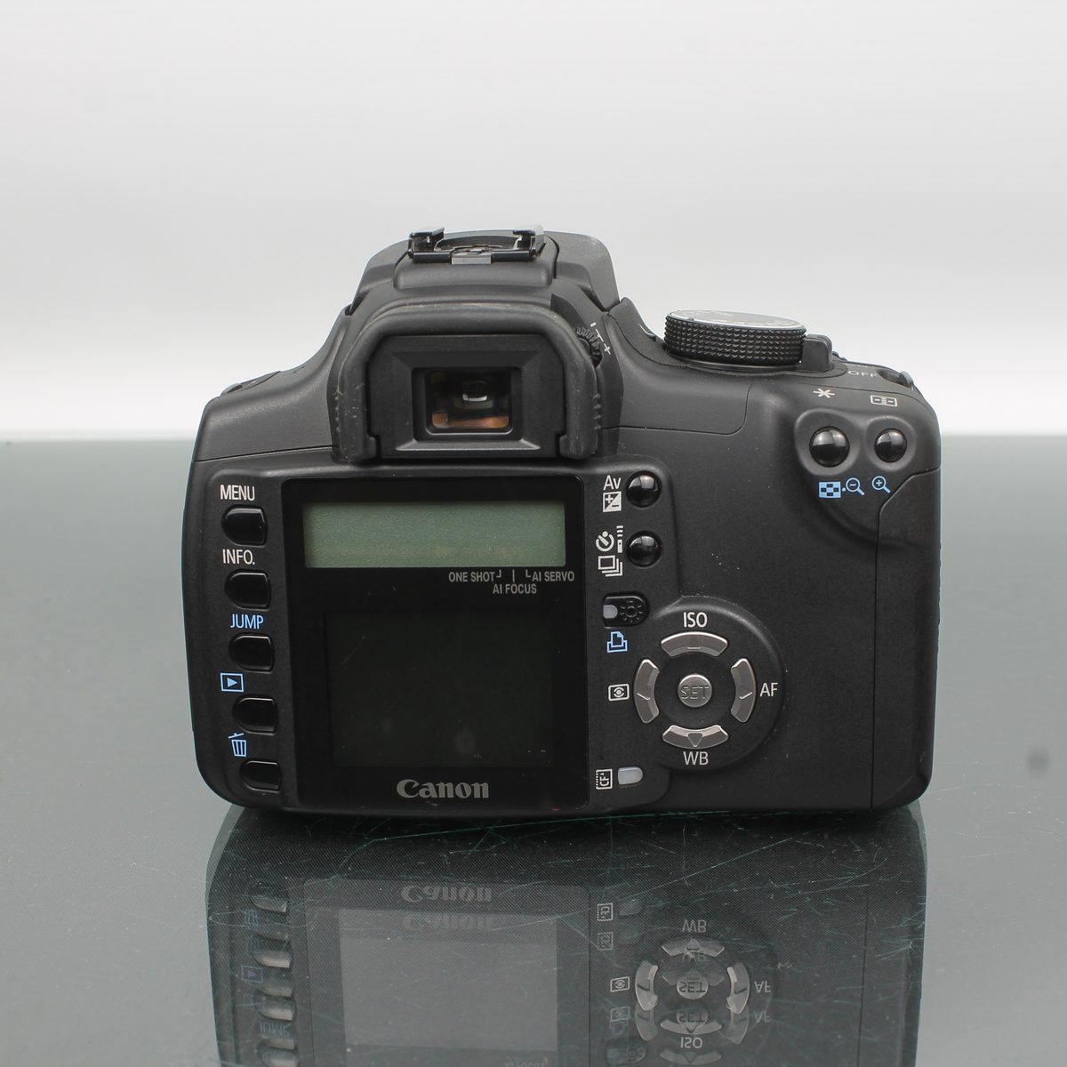 Canon EOS 350D + Canon EF 28mm-80mm f/3.5-5.6 II