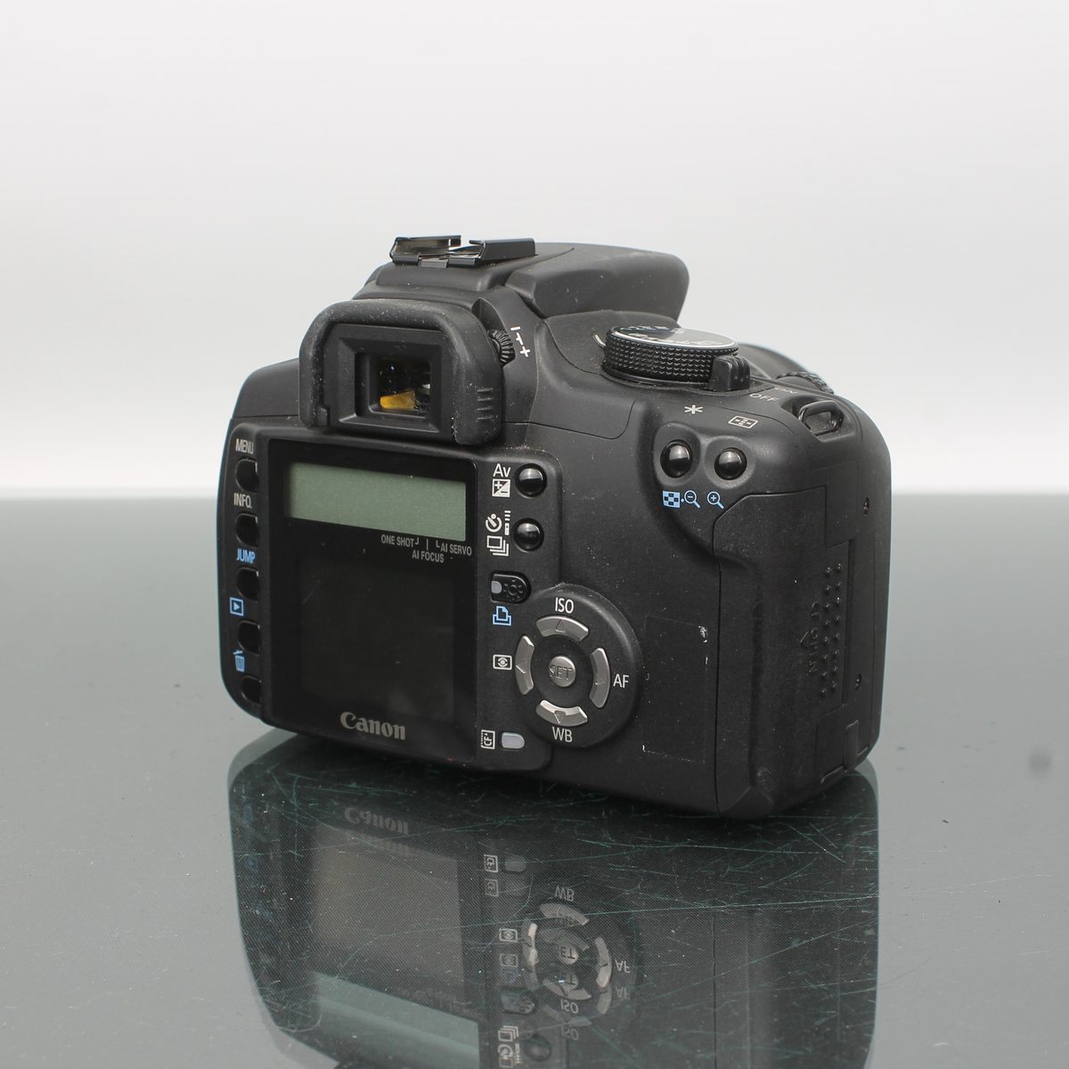 Canon EOS 350D + Canon EF 28mm-80mm f/3.5-5.6 II
