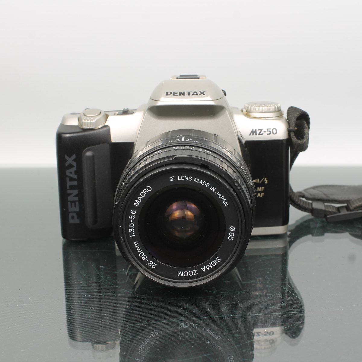 Pentax MZ-50 + Sigma Zoom 28-80mm 3.5-5.6 Macro