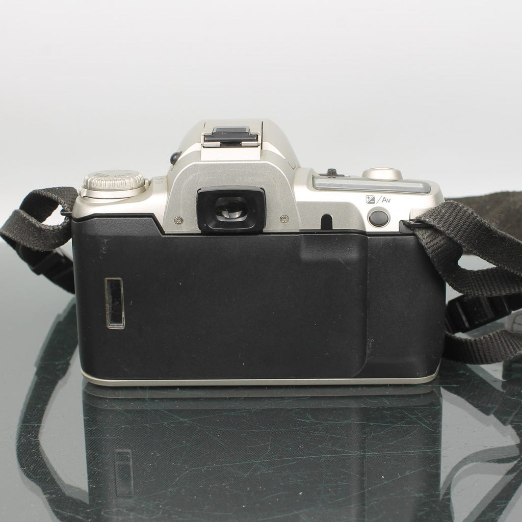 Pentax MZ-50 + Sigma Zoom 28-80mm 3.5-5.6 Macro