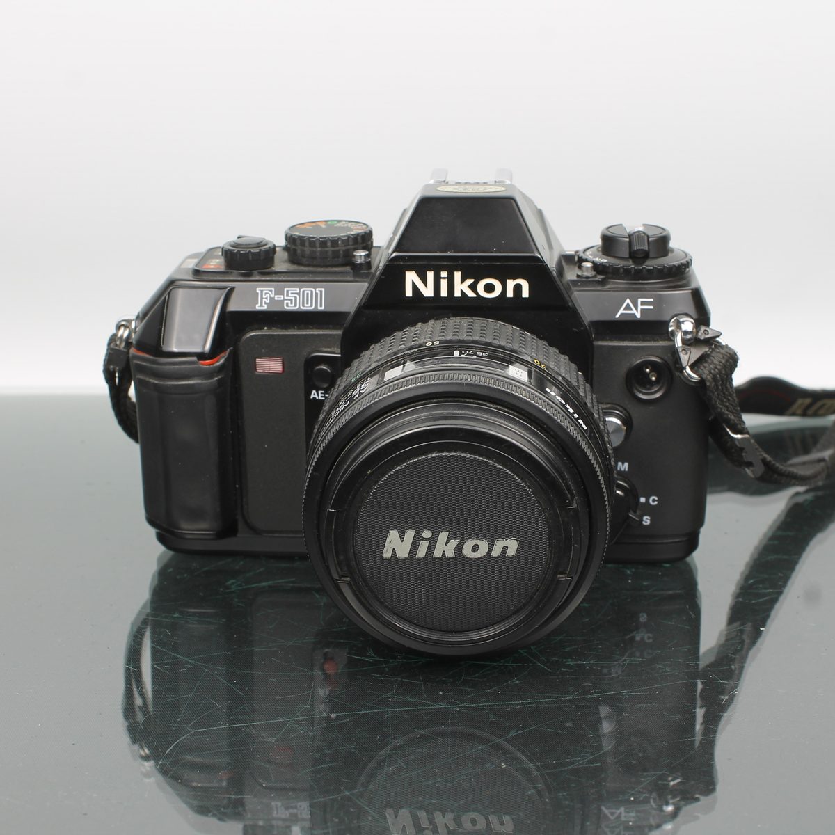 Nikon F501 + AF Nikkor 35-70mm 1:3.3-4.5