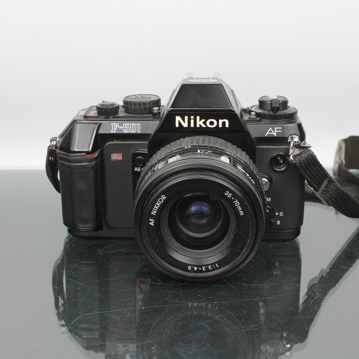 Nikon F501 AF Film SLR Camera + AF Nikkor 35-70mm Lens – Dutch|Thrift