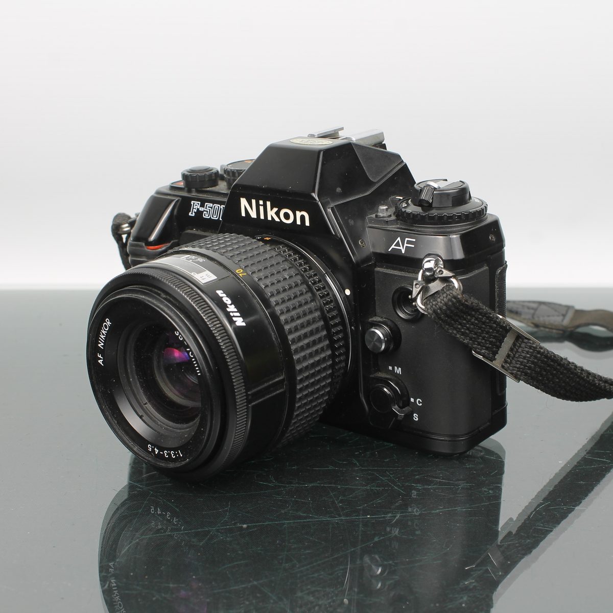 Nikon F501 + AF Nikkor 35-70mm 1:3.3-4.5