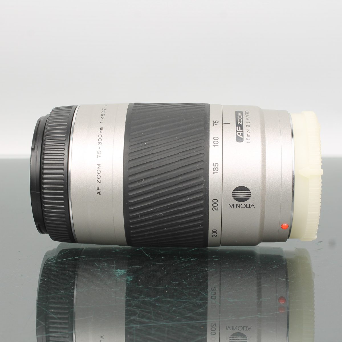 Minolta AF 75-300mm f/4.5-5.6 D