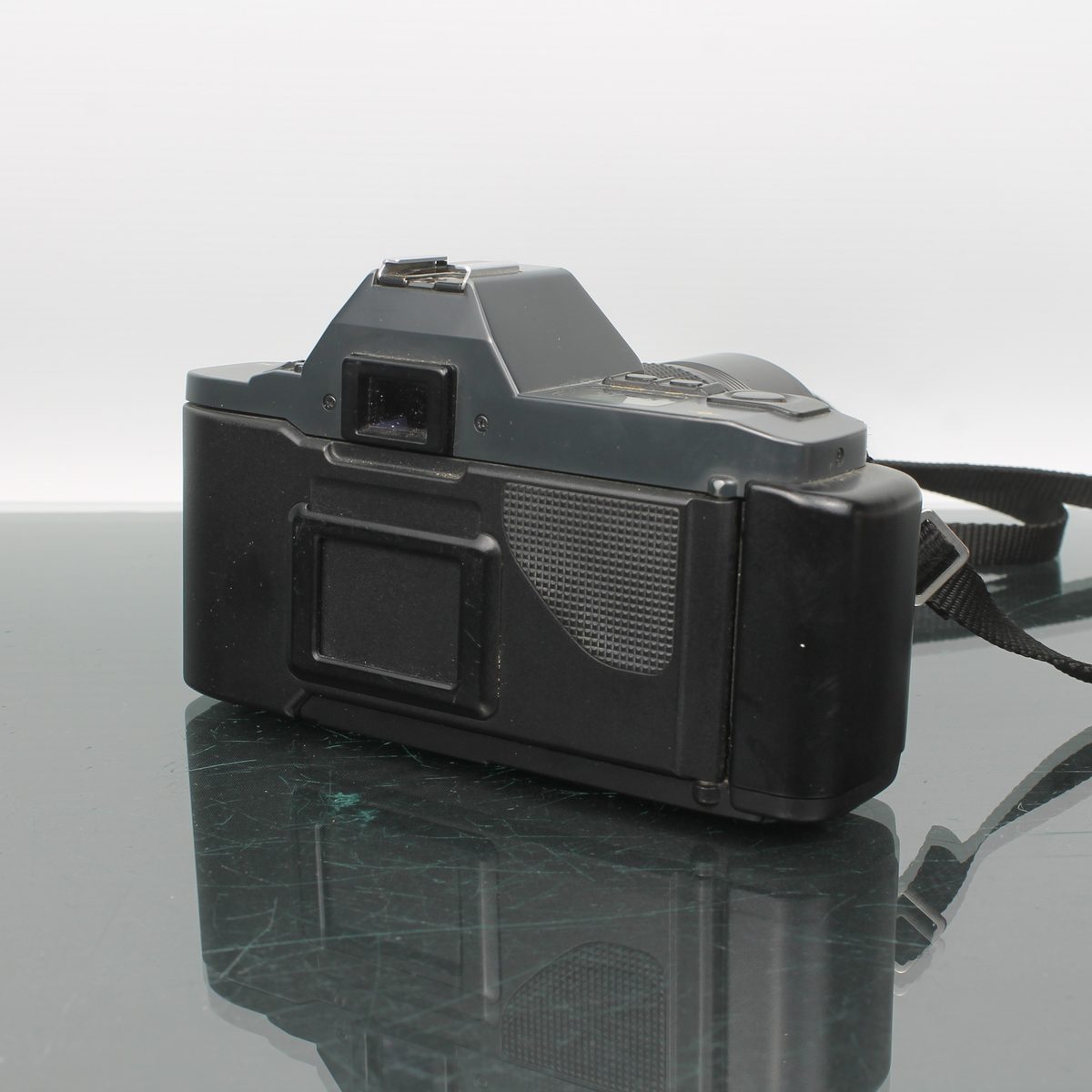 Canon T70 + Canon FD 135mm f/3.5