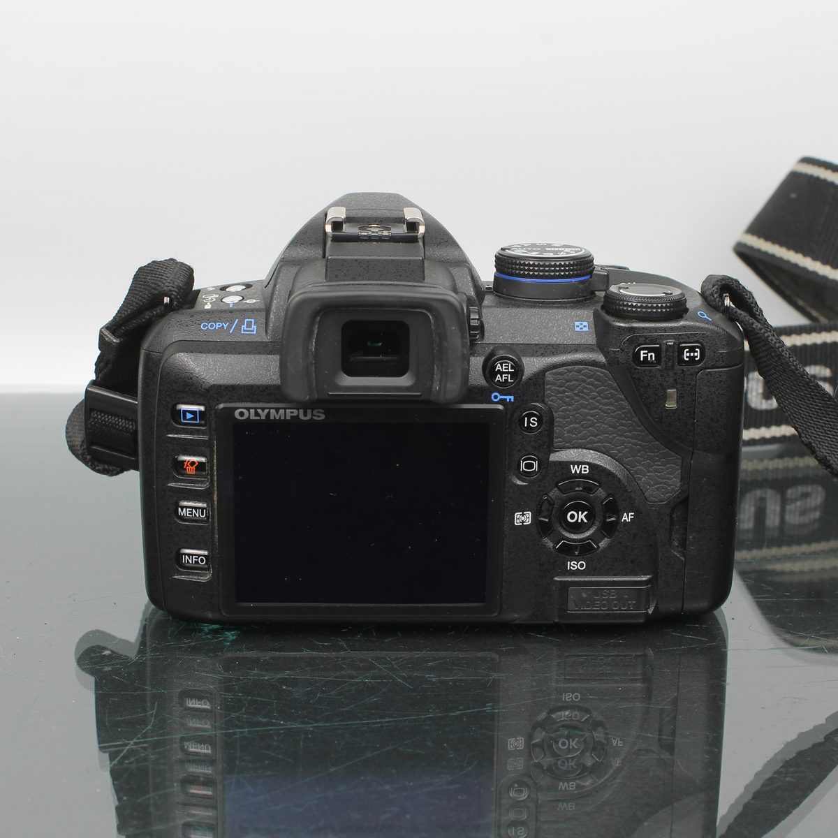 Câmara DSLR Olympus E-520 com Lente ZUIKO DIGITAL 14-42mm – Dutch