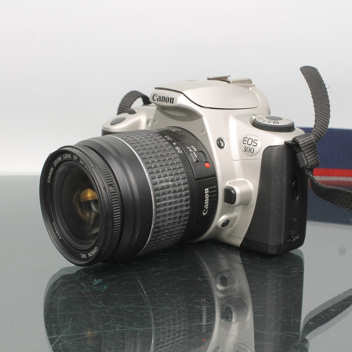 Canon EOS 300 + Canon EF 28-80mm f/3.5-5.6 II
