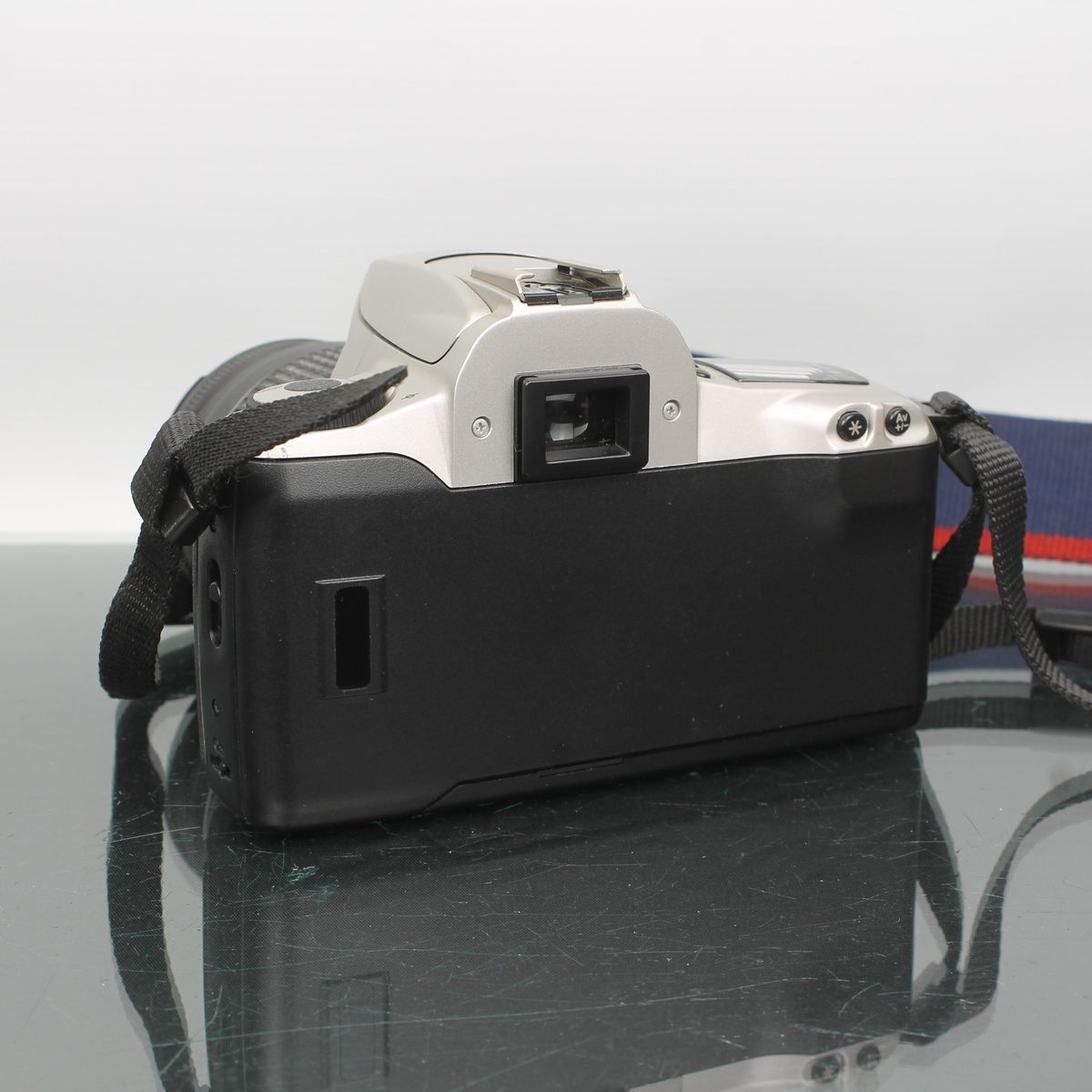 Canon EOS 300 + Canon EF 28-80mm f/3.5-5.6 II