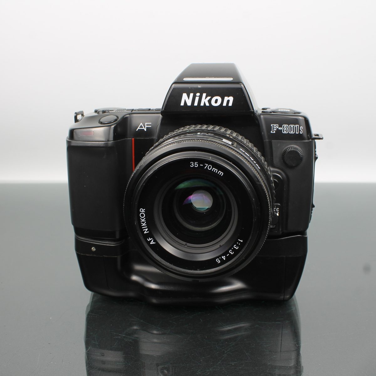 Nikon F-801s + Nikkor 35-70mm f/3.3-4.5