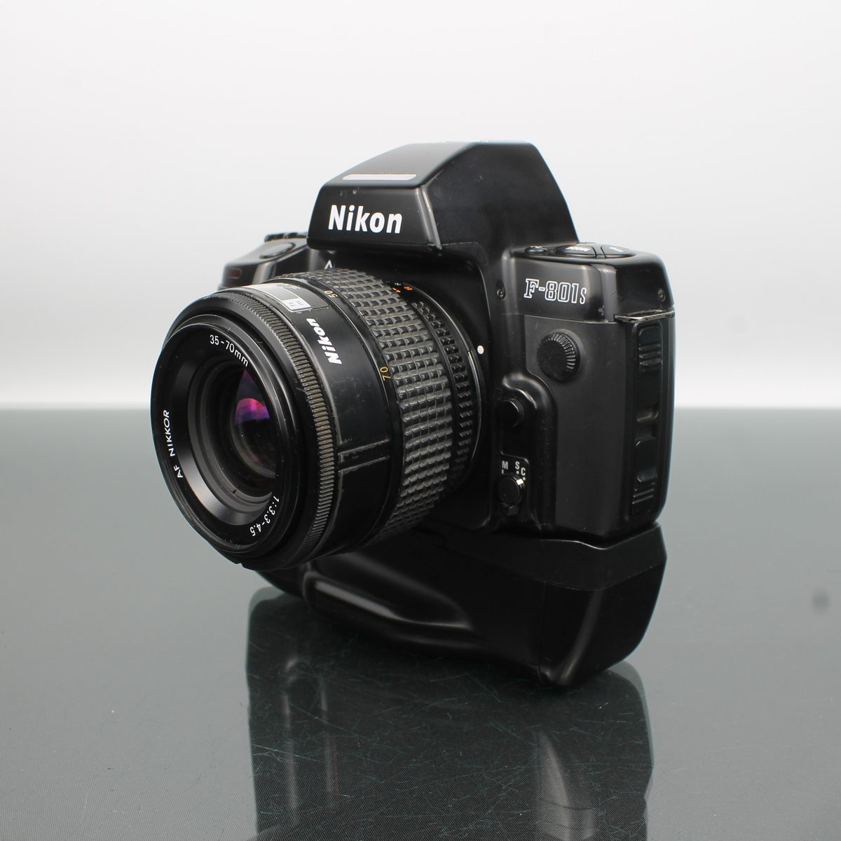 Nikon F-801s + Nikkor 35-70mm f/3.3-4.5