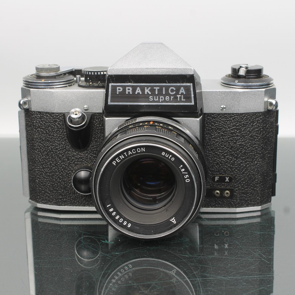 Praktica Super TL + Pentacon Auto 50mm f/1.8