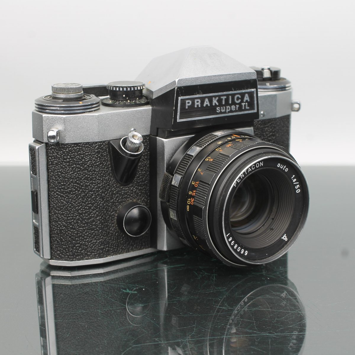 Praktica Super TL + Pentacon Auto 50mm f/1.8