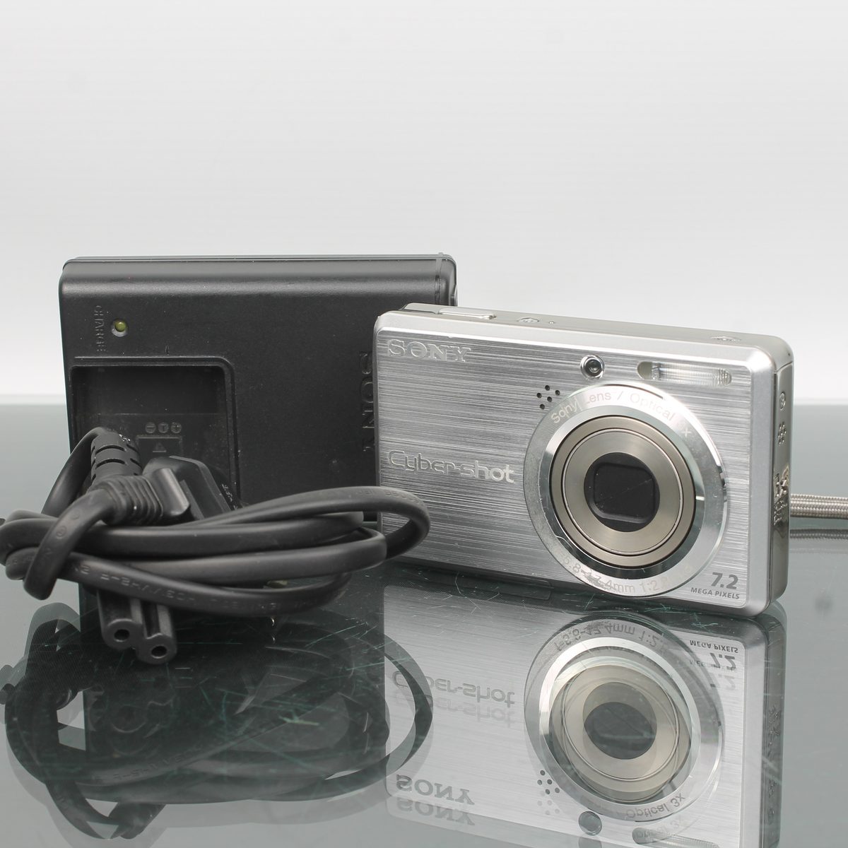 Sony Cyber-shot DSC-S750