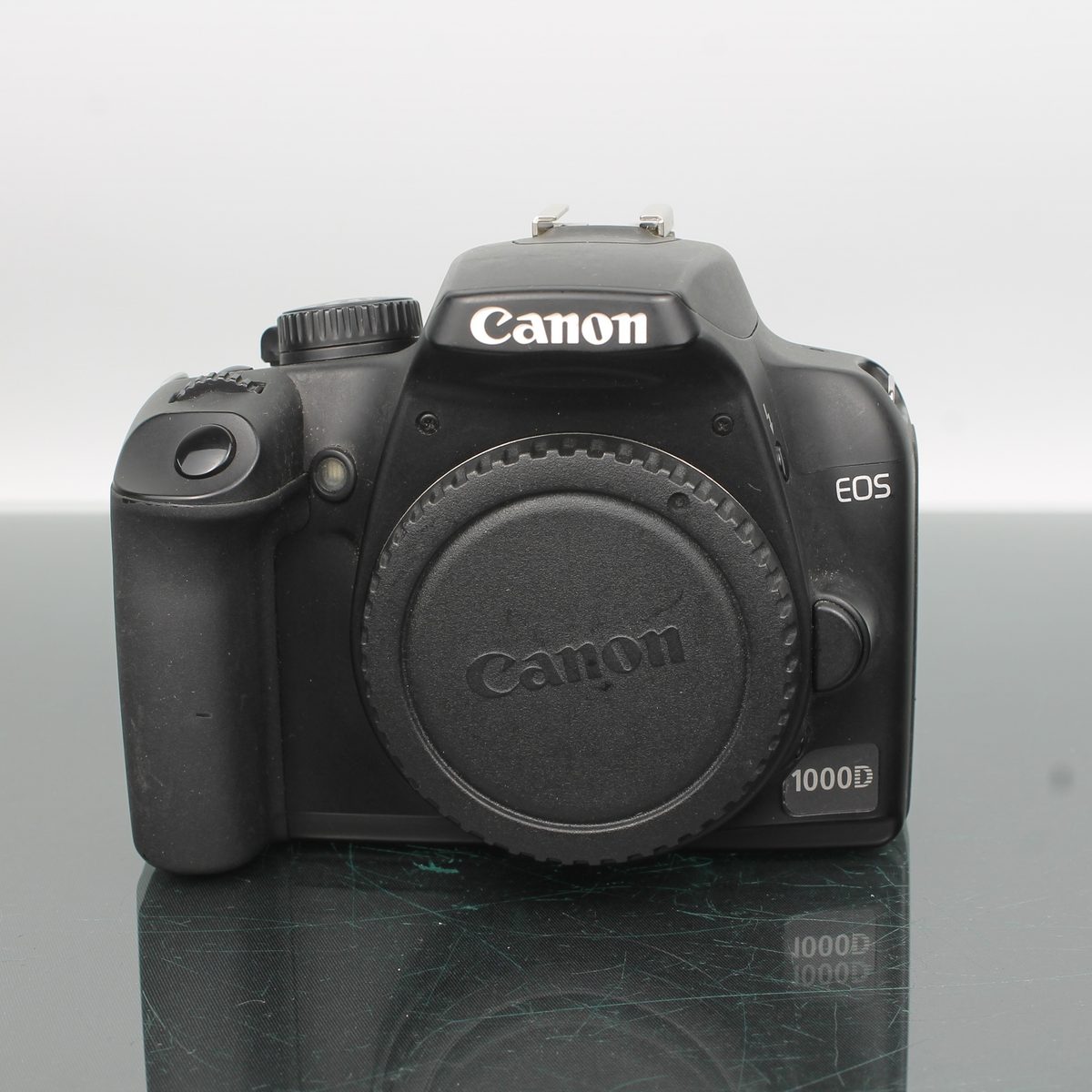 Canon EOS 1000D + EF-S 18-55mm f/3.5-5.6 II