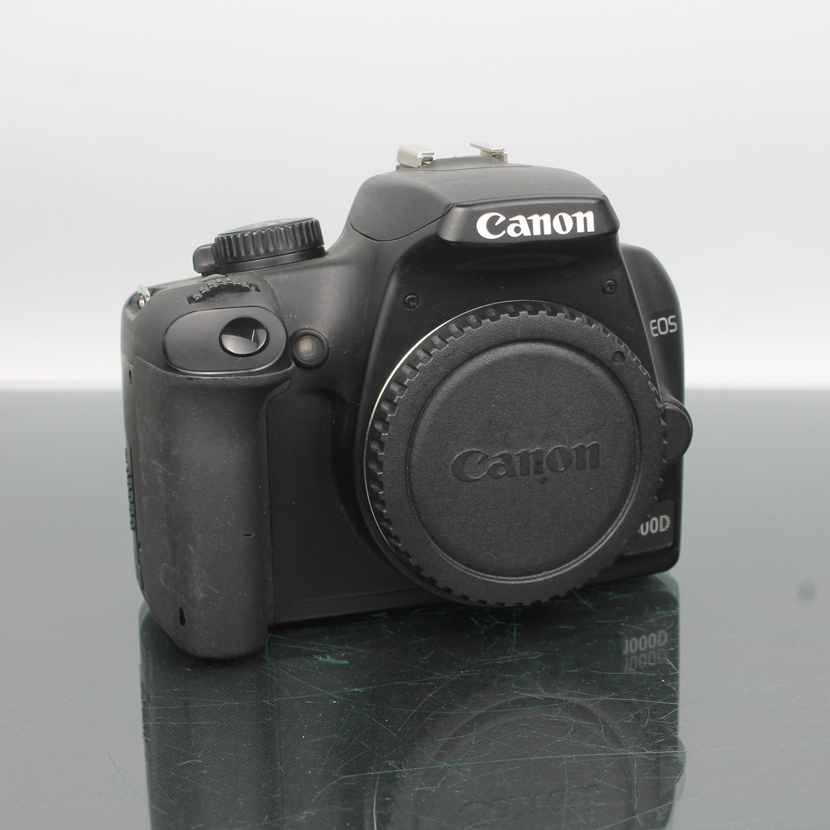 Canon EOS 1000D + EF-S 18-55mm f/3.5-5.6 II