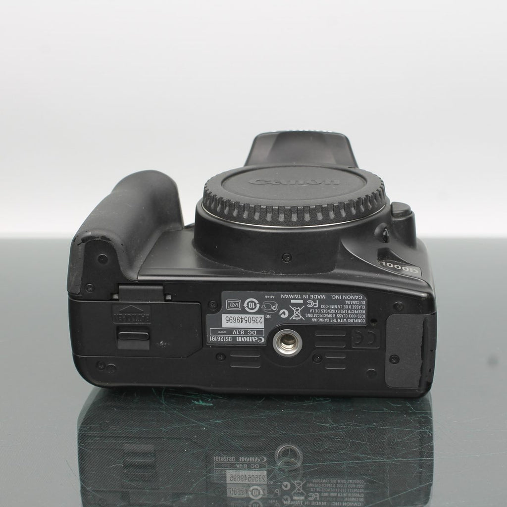 Canon EOS 1000D + EF-S 18-55mm f/3.5-5.6 II