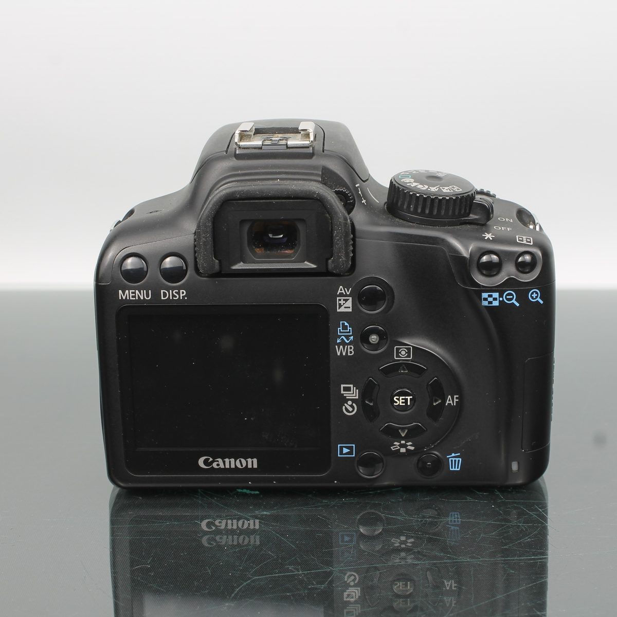 Canon EOS 1000D + EF-S 18-55mm f/3.5-5.6 II
