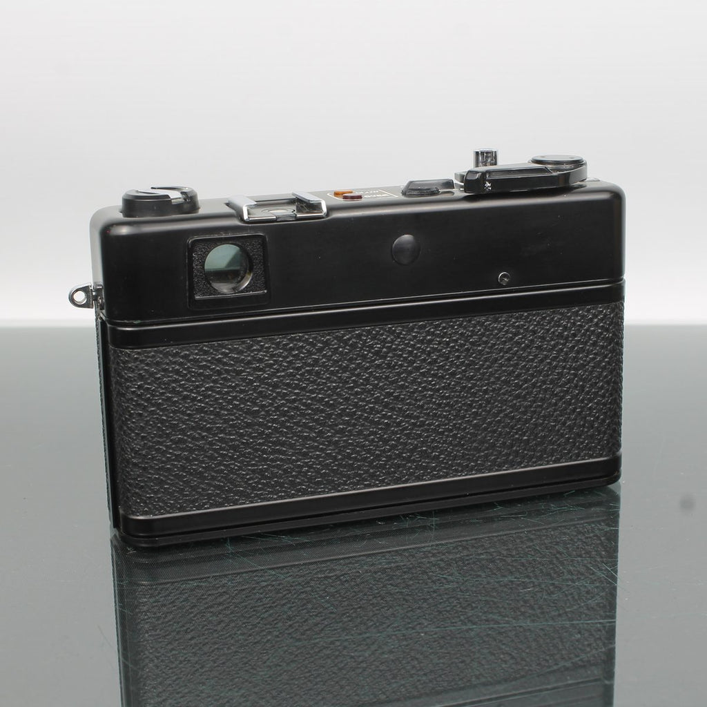 Yashica MG-1