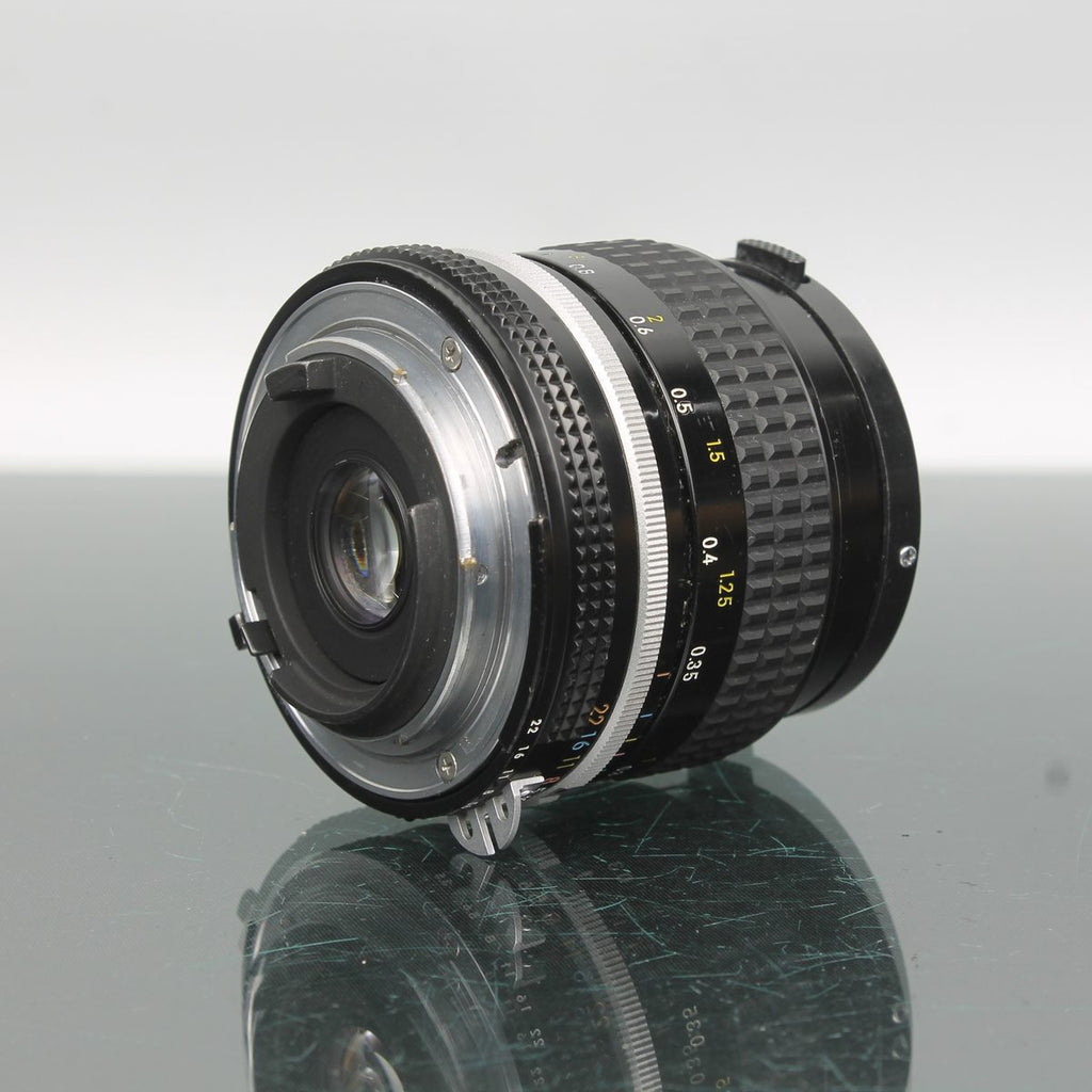 Nikon Nikkor 28mm 1:3.5