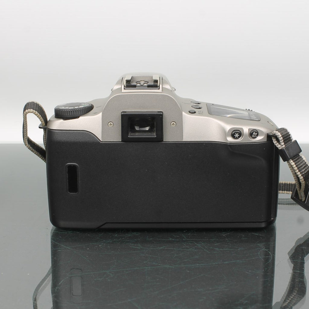 Canon EOS 3000 + Canon EF 28-80mm
