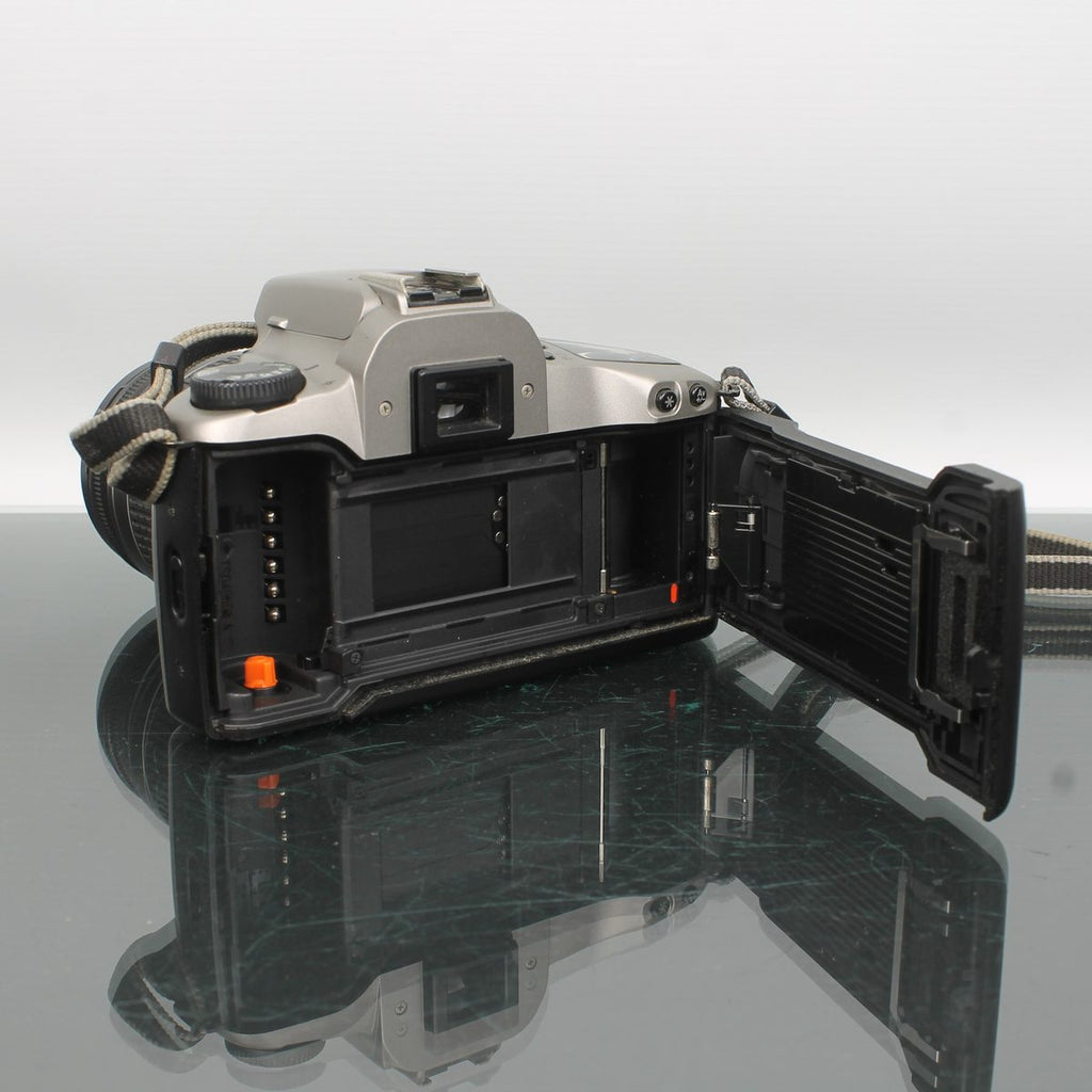 Canon EOS 3000 + Canon EF 28-80mm