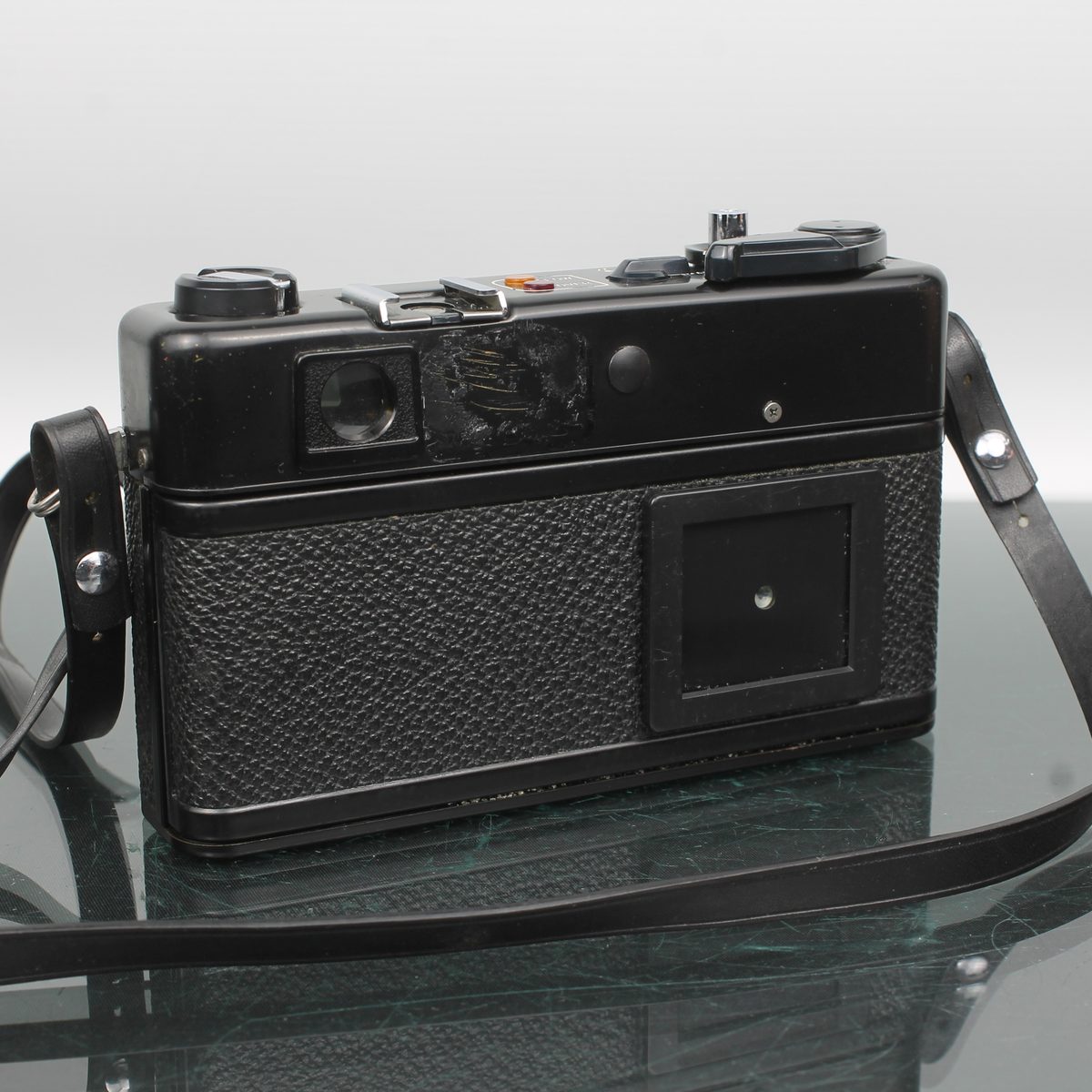 Yashica MG-1