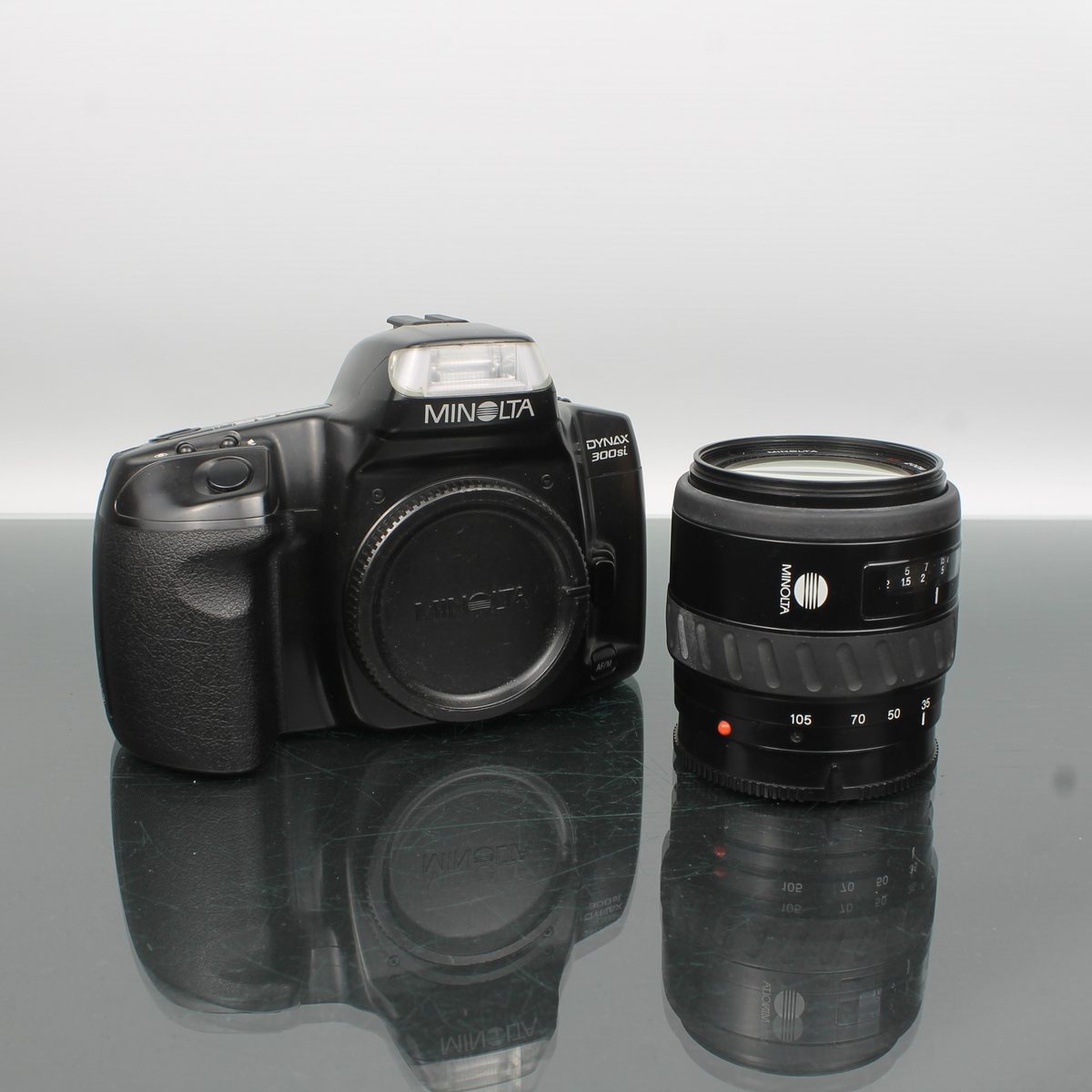 Minolta Dynax 300si + AF Zoom 35-105mm f/3.5-4.5
