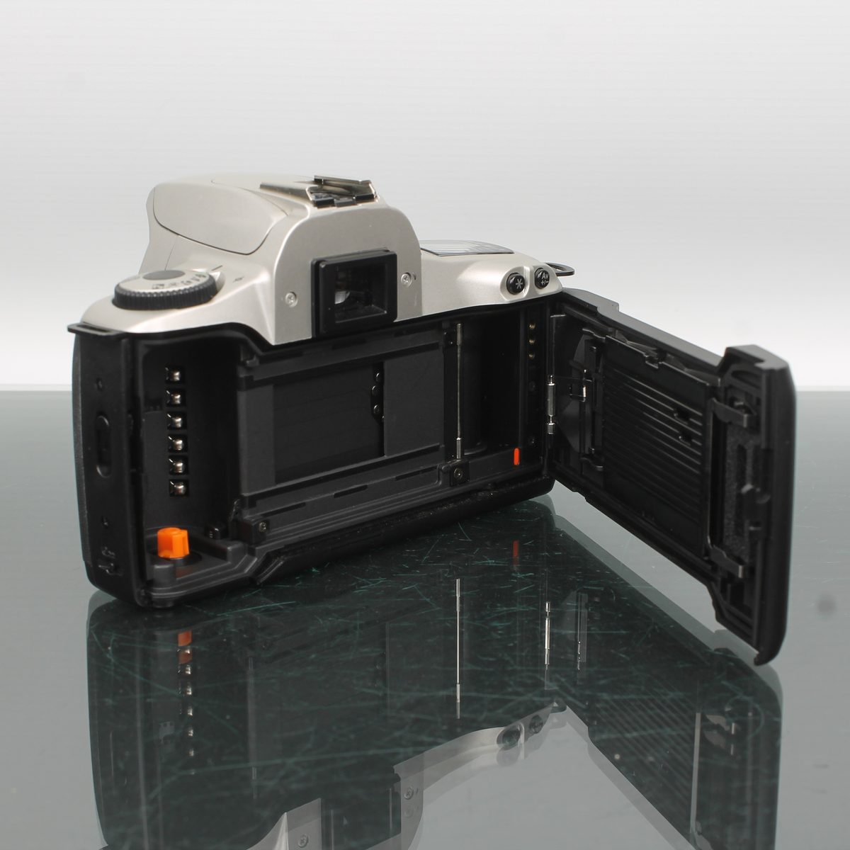 Canon EOS 300 + Canon Zoom Lens EF 29-90mm F/4-5.6